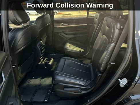 Used 2024 Jeep Grand Cherokee L Limited w/ Luxury Tech Group II image 16