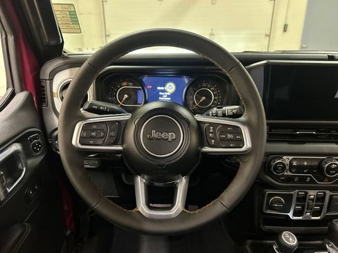 Used 2024 Jeep Wrangler Unlimited Sahara AWD/4WD image 17