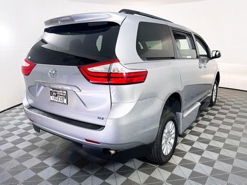 Used 2016 Toyota Sienna XLE image 23