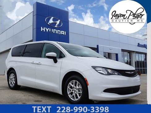 Used 2023 Chrysler Voyager LX FWD image 1