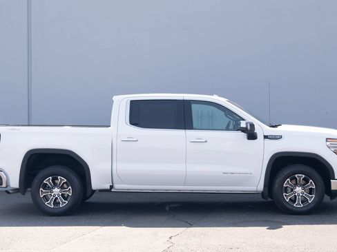 Used 2025 GMC Sierra 1500 SLT AWD/4WD image 30
