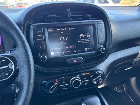 Used 2025 Kia Soul LX w/ LX Technology Package FWD image 34