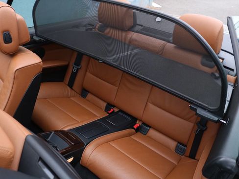 Used 2011 BMW 335i Convertible image 18