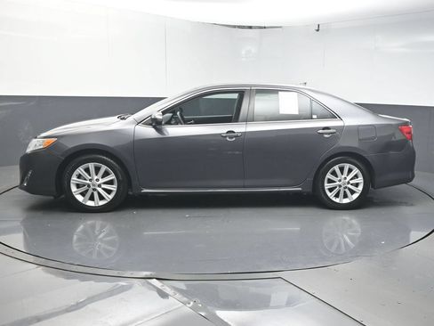 Used 2013 Toyota Camry XLE w/ Leather Pkg FWD image 5