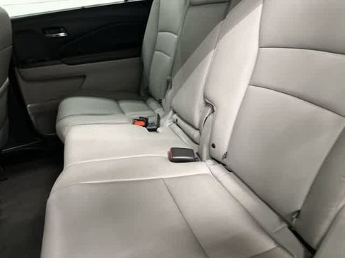 Used 2020 Honda Pilot Touring image 11