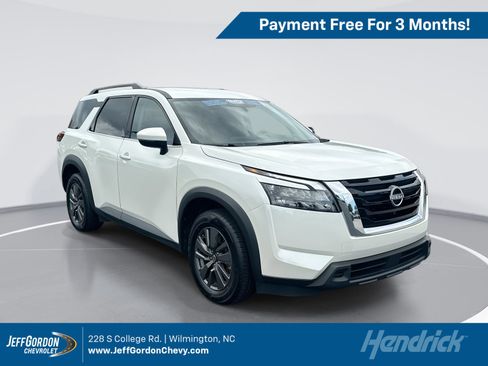Used 2024 Nissan Pathfinder SV FWD image 1
