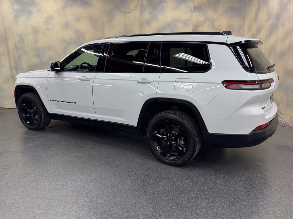 Used 2024 Jeep Grand Cherokee L Altitude AWD/4WD image 4