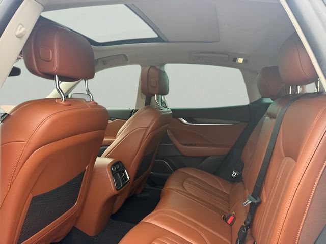 Used 2017 Maserati Levante w/ Luxury Package AWD/4WD image 11