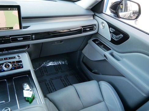 Used 2021 Lincoln Aviator Reserve w/ Equipment Group 202A image 11