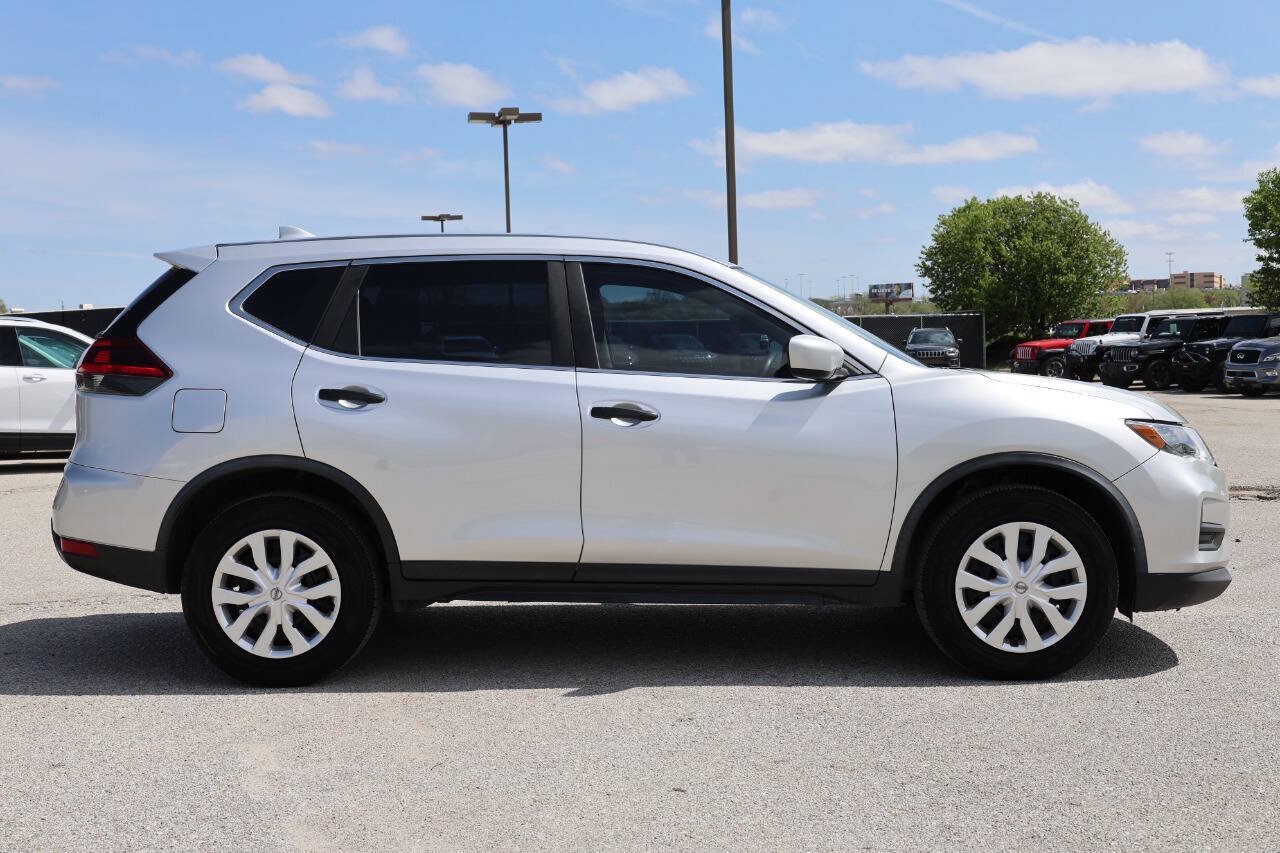 Used 2018 Nissan Rogue S AWD/4WD image 7