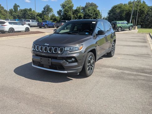Used 2024 Jeep Compass Limited AWD/4WD image 7