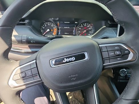 Used 2023 Jeep Compass Latitude AWD/4WD image 17