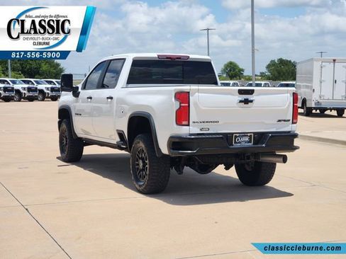 Used 2025 Chevrolet Silverado 2500 ZR2 w/ Technology Package AWD/4WD image 8