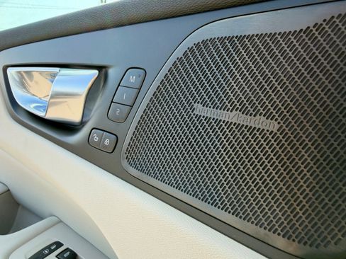 New 2026 Volvo XC60 B5 Ultra w/ Climate Package image 18