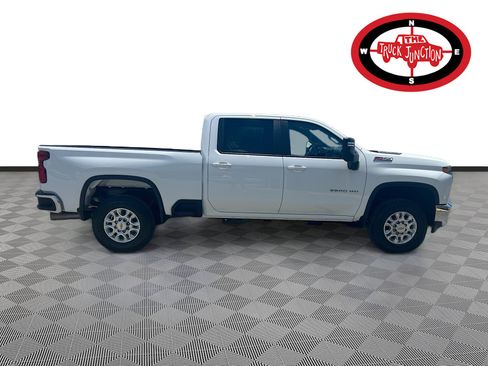 Used 2023 Chevrolet Silverado 2500 LT AWD/4WD image 8