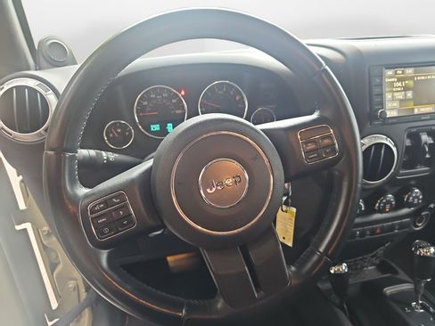 Used 2013 Jeep Wrangler Unlimited Sahara w/ Connectivity Group AWD/4WD image 13