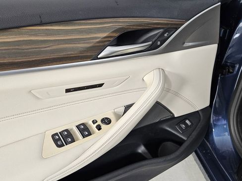 Used 2023 BMW 540i w/ Executive Package image 12