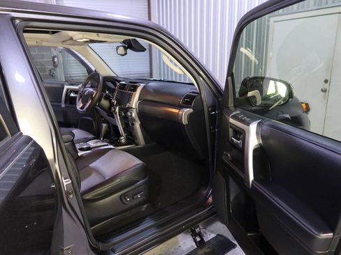 Used 2020 Toyota 4Runner SR5 Premium image 12