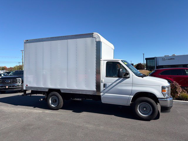 New 2027 Ford E-350 and Econoline 350 Super Duty RWD image 2