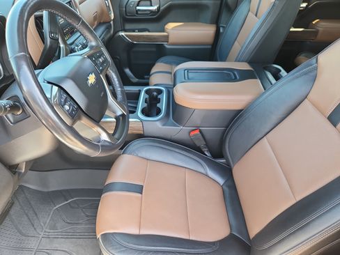 Used 2020 Chevrolet Silverado 1500 High Country w/ Technology Package AWD/4WD image 9