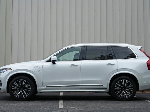 Used 2025 Volvo XC90 T8 Plus AWD/4WD image 9