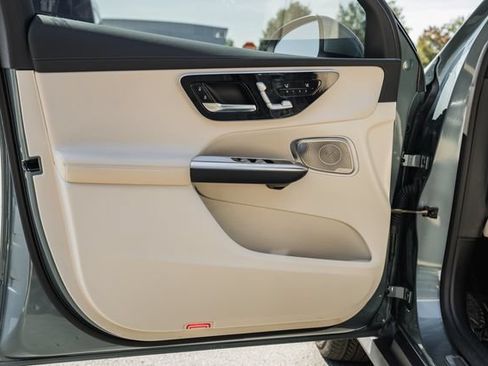 Used 2025 Mercedes-Benz GLC 350e 4MATIC image 28