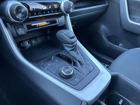 Used 2025 Toyota RAV4 LE image 40