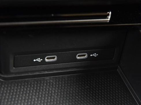 Used 2025 Volkswagen Atlas Cross Sport SE w/ Panoramic Sunroof Package FWD image 16