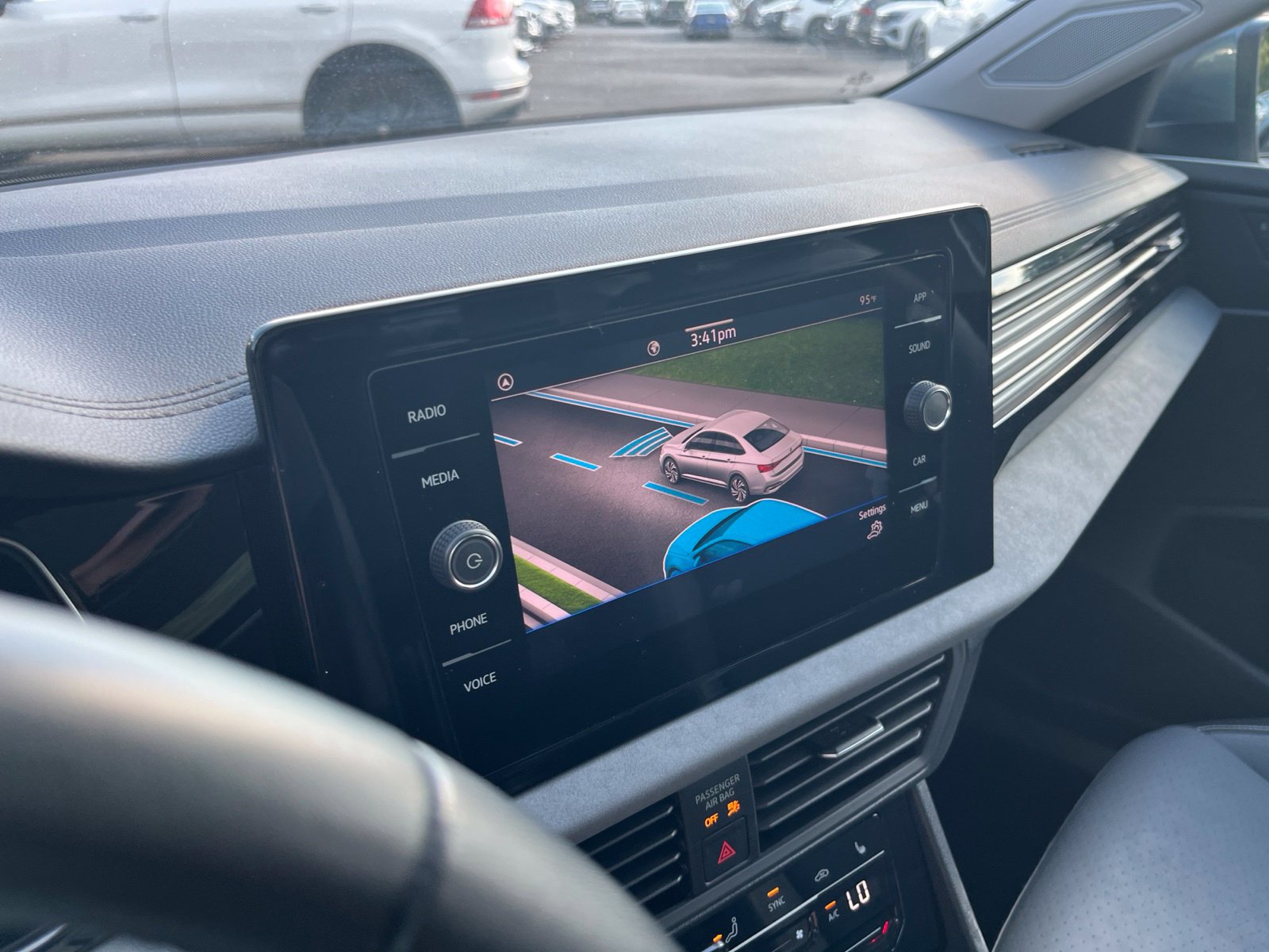 Certified 2025 Volkswagen Jetta SE FWD image 23