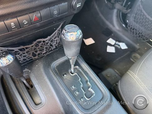 Used 2017 Jeep Wrangler Unlimited Sahara image 12