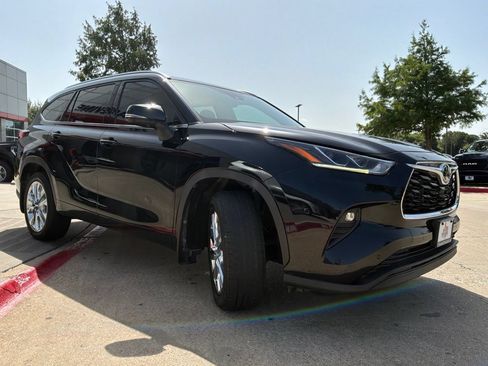 Used 2023 Toyota Highlander Limited FWD image 4