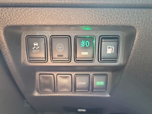Used 2020 Nissan Rogue S FWD image 31