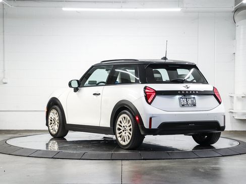 Used 2026 MINI Cooper 2-Door Hardtop FWD image 4