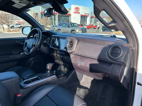 Used 2018 Toyota Tacoma TRD Off-Road image 28