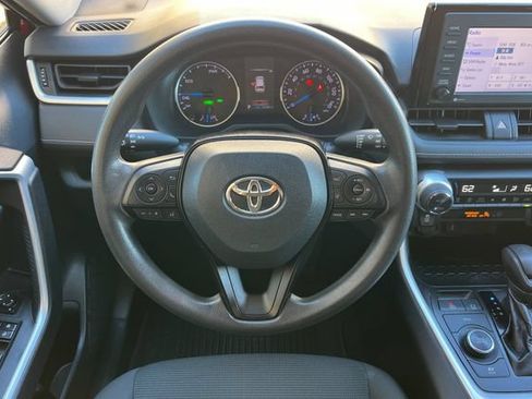 Used 2021 Toyota RAV4 LE AWD/4WD image 18