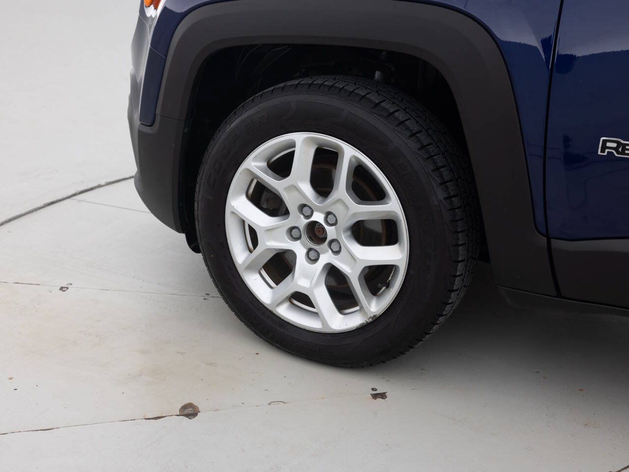 Used 2016 Jeep Renegade Latitude FWD image 18