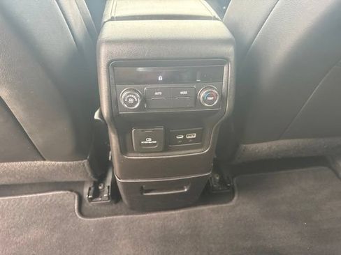 Used 2023 GMC Acadia SLT AWD/4WD image 27
