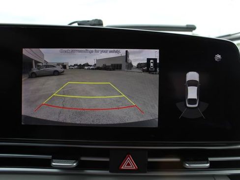 Used 2021 Hyundai Elantra Limited FWD image 19