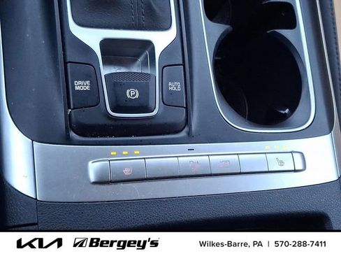 Certified 2023 Kia Carnival LX image 28