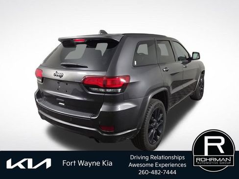 Used 2019 Jeep Grand Cherokee Altitude AWD/4WD image 7