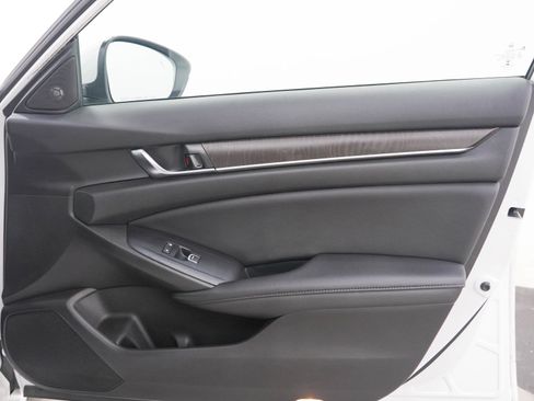 Used 2020 Honda Accord Touring image 9
