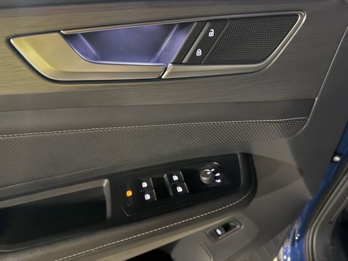 Used 2025 Volkswagen Atlas Cross Sport SE image 15