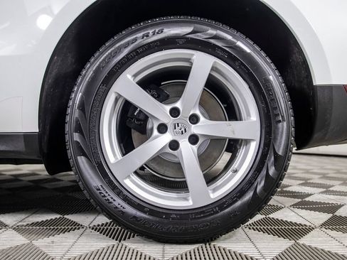 Used 2020 Porsche Macan AWD/4WD image 45