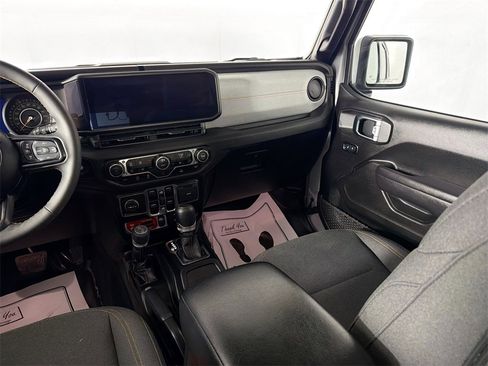 Used 2024 Jeep Wrangler Willys image 22