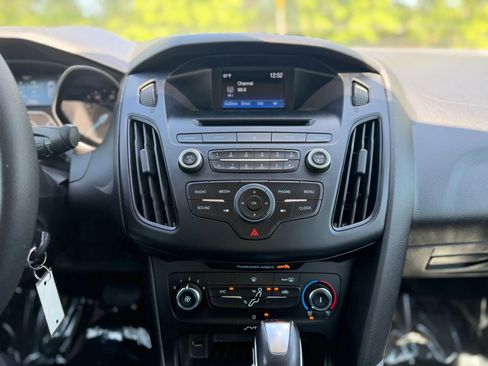 Used 2016 Ford Focus SE w/ Reverse Sensing Package image 26