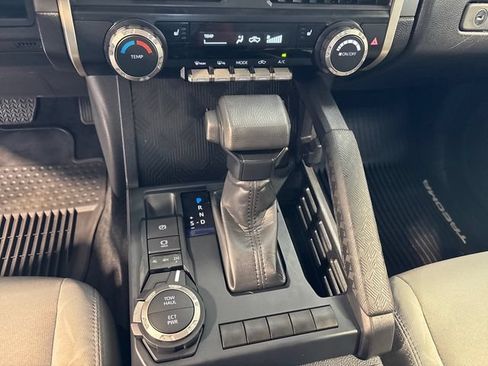 Used 2025 Toyota Tacoma SR5 AWD/4WD image 13