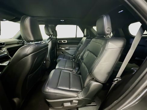 Used 2020 Ford Explorer XLT w/ Equipment Group 202A image 30