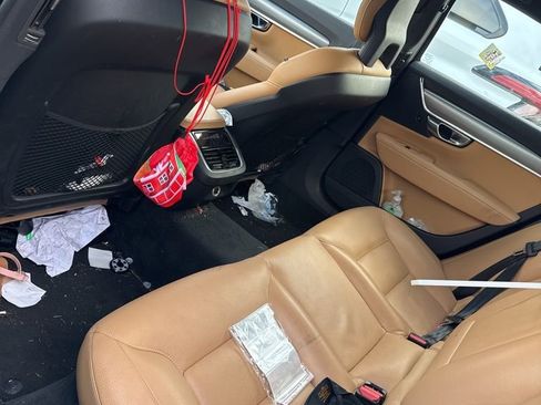 Used 2017 Volvo S90 T6 Momentum w/ Vision Package image 4