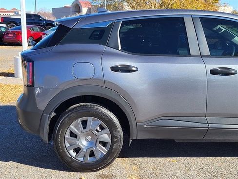 Used 2025 Nissan Kicks S image 4