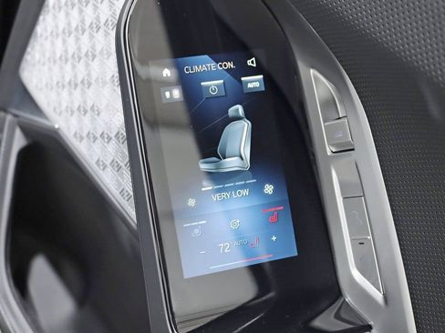 Used 2023 BMW 760i xDrive image 43